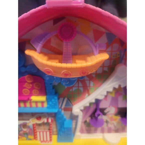 2019 Polly Pocket 2-in-1 Theme Park Crossbody Playset with 4 Dolls/Cars - Picture 10 of 16